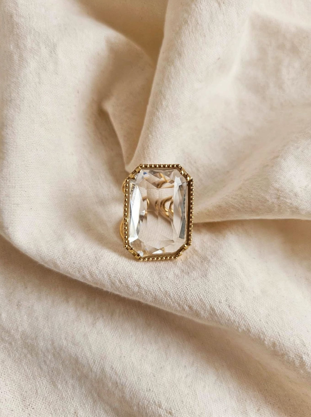 Anello AURA - Cristallo Ottagonale Regolabile in Ottone Dorato