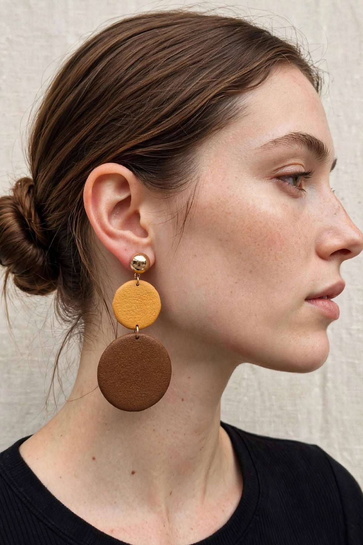 AUTUNNO  – Orecchini pendenti lunghi 9 cm in eco pelle e ottone dorato –