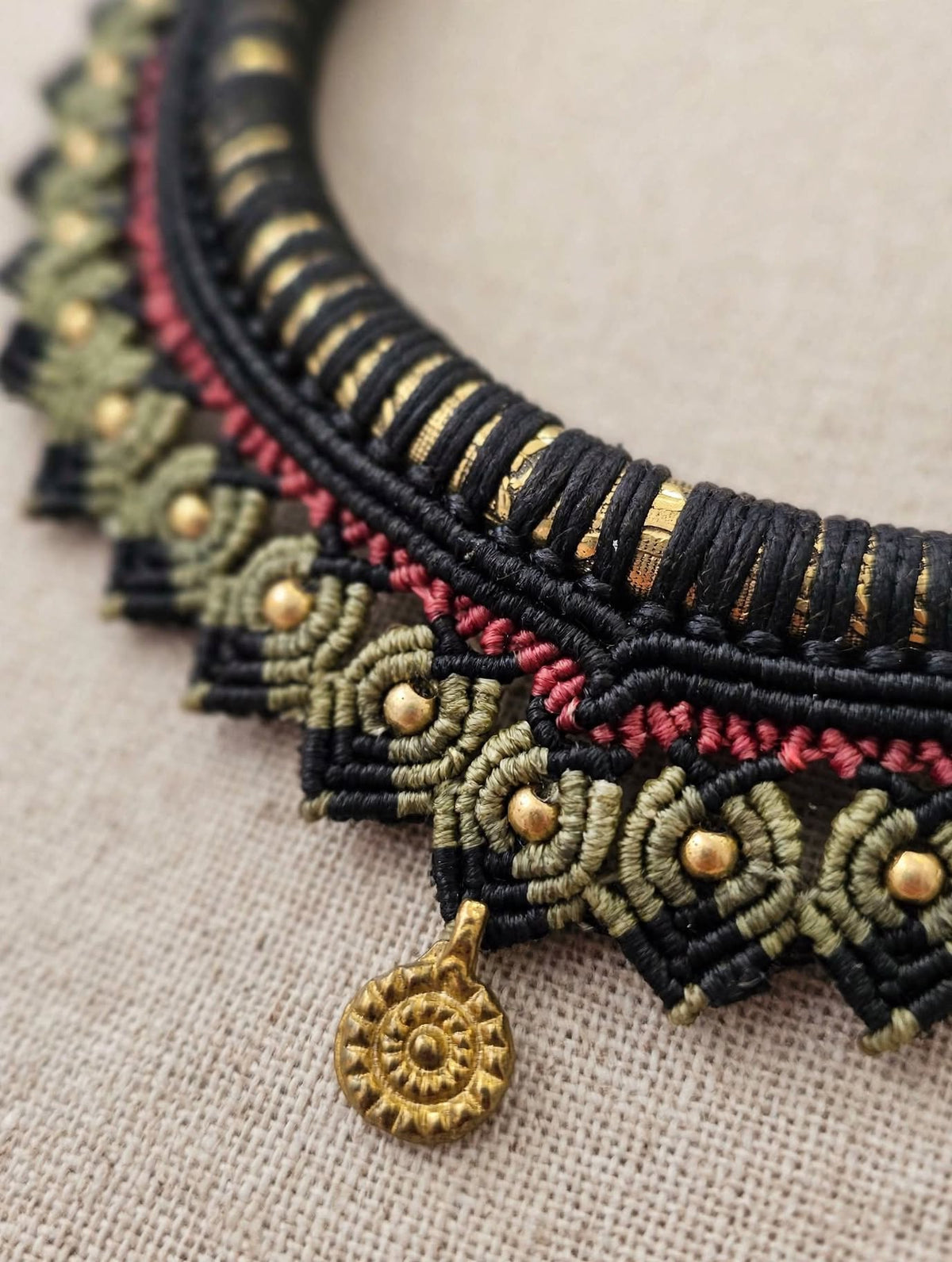 Collana Choker Rigida Hasli Macramè -