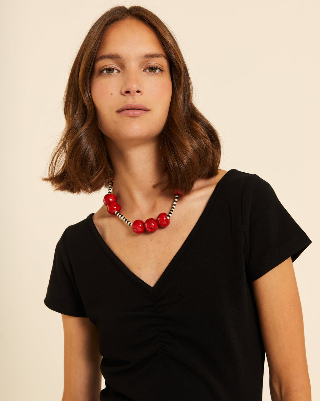 Top nero scollo V