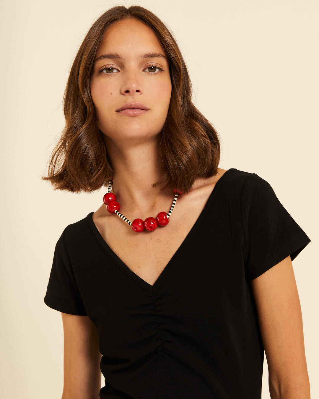 Top nero scollo V