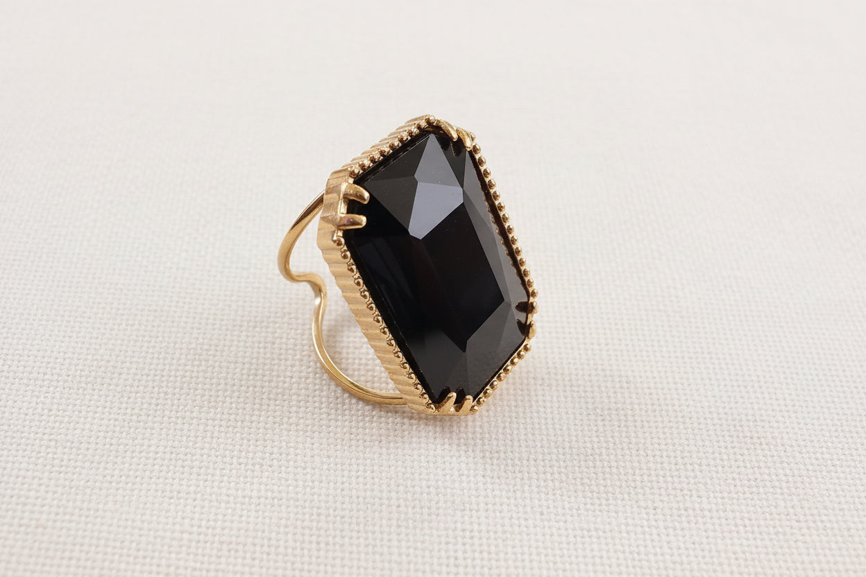 Anello " Nova " pietra nera.