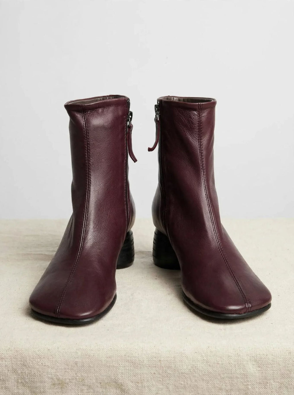 Iris Glowe Burgundy