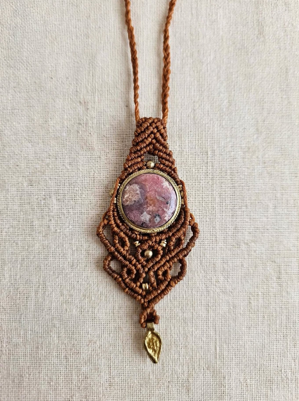 MIRA Collana Choker Macramè con Rodonite Rosa