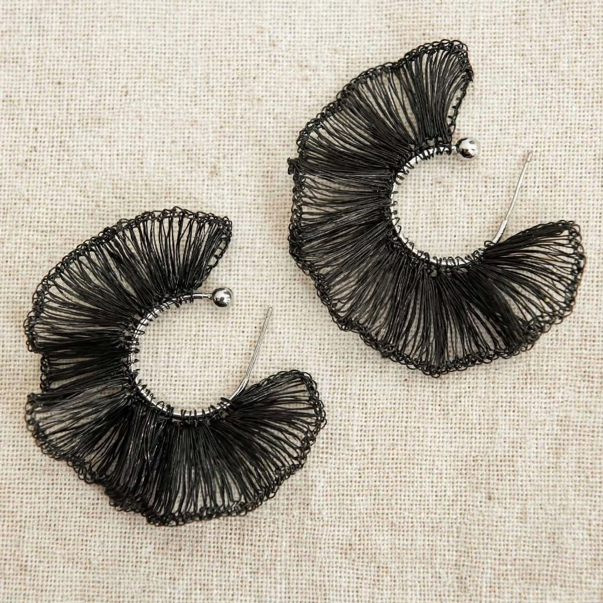 ORECCHINI AURORA - Hoops scultura a ventaglio in filo intrecciato a mano - H 6x5 cm
