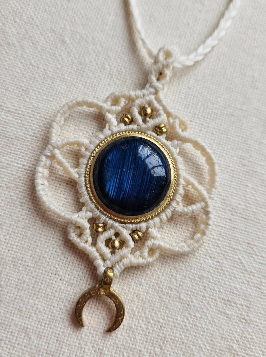 Collana choker in micromacramè - Occhio Blu e Luna