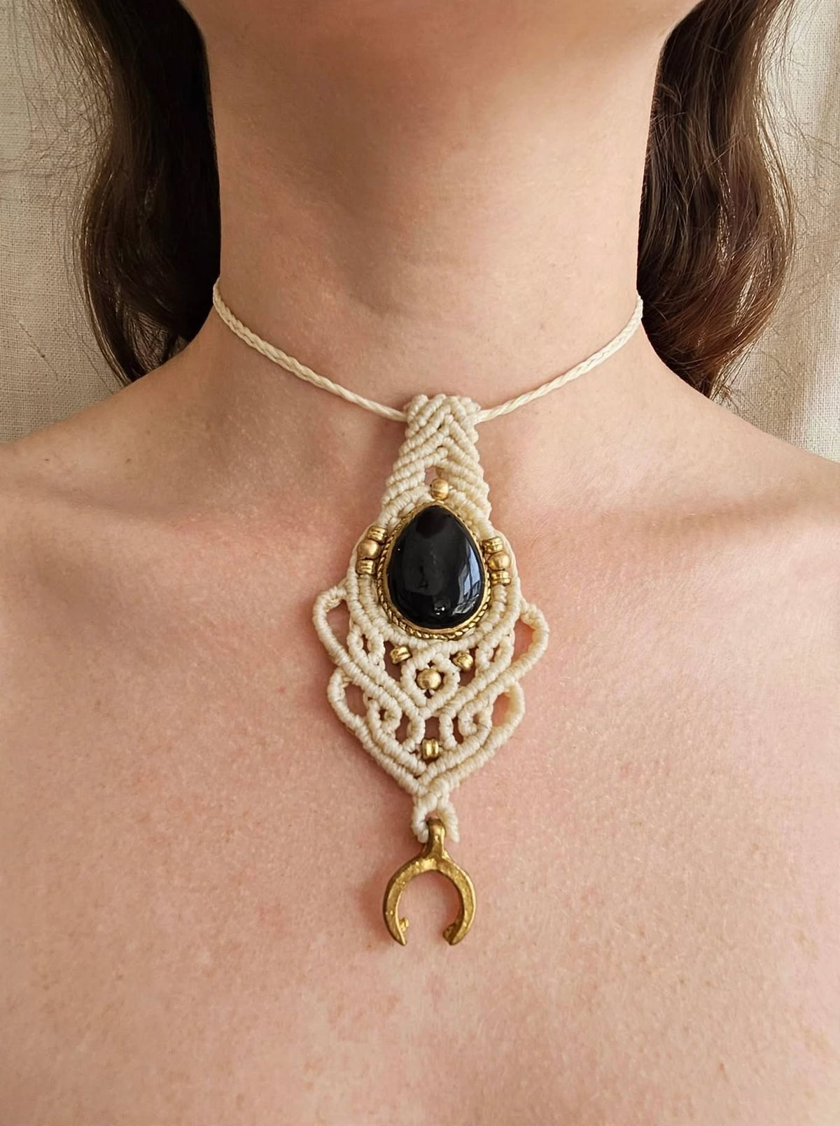 Choker Macramè Luna Nera - Collana Boho Pietra Onice Nera Fatta a Mano