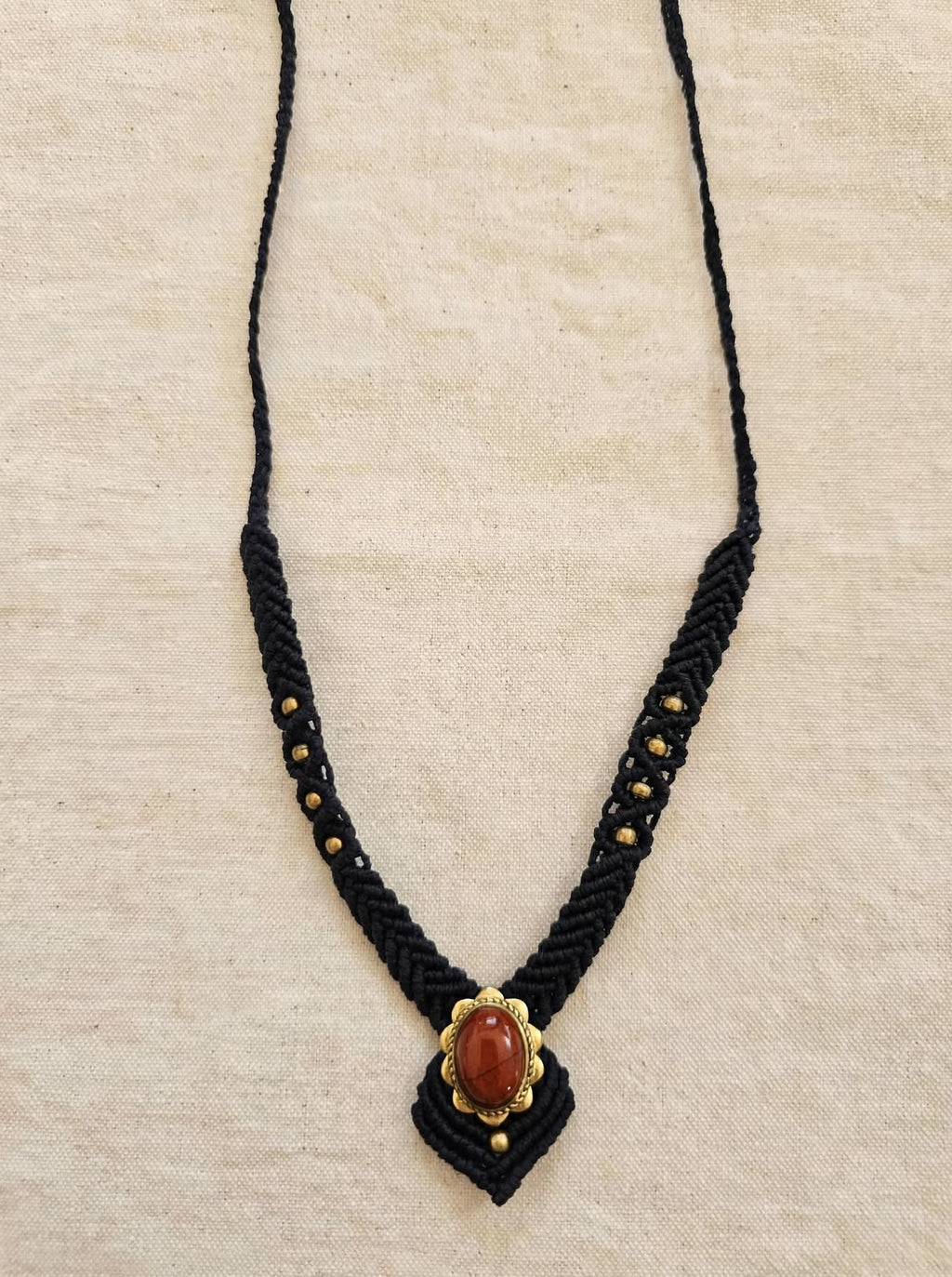 MULADHARA - Choker in Macramè Nero e Diaspro Rosso