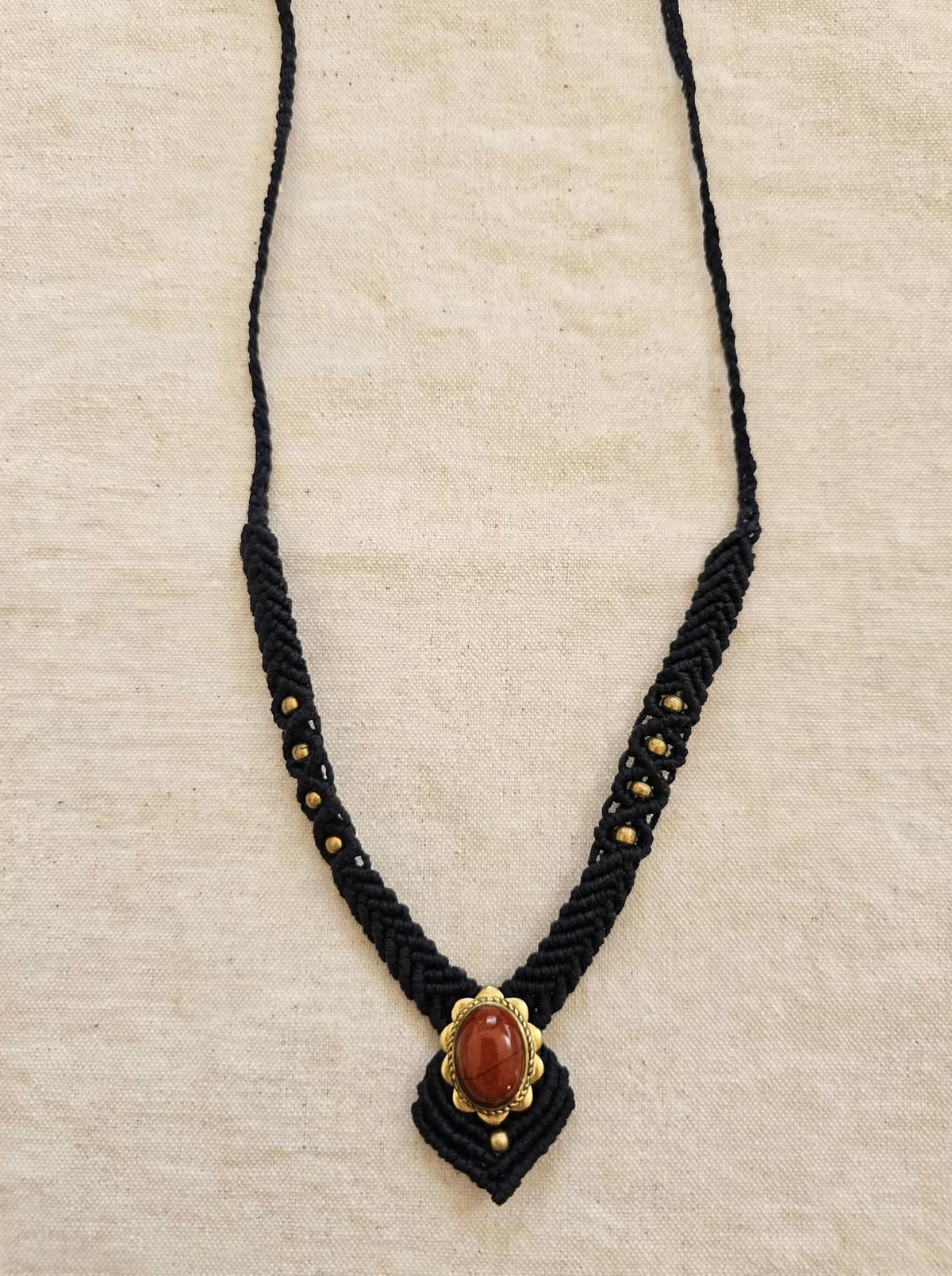MULADHARA - Choker in Macramè Nero e Diaspro Rosso