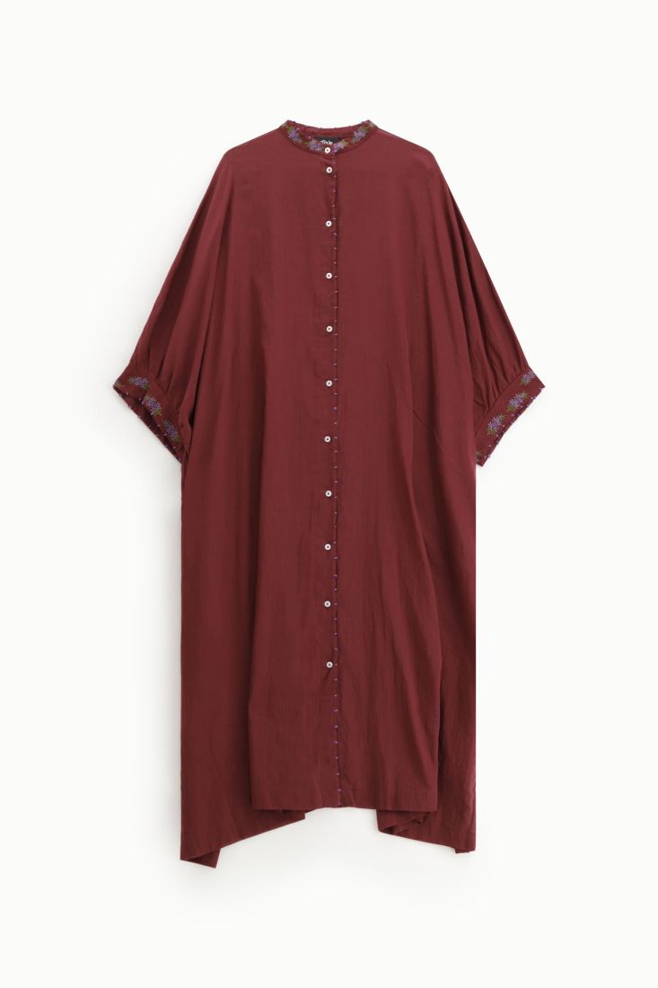 Abito midi con bottoni e maniche 3/4 ricamate