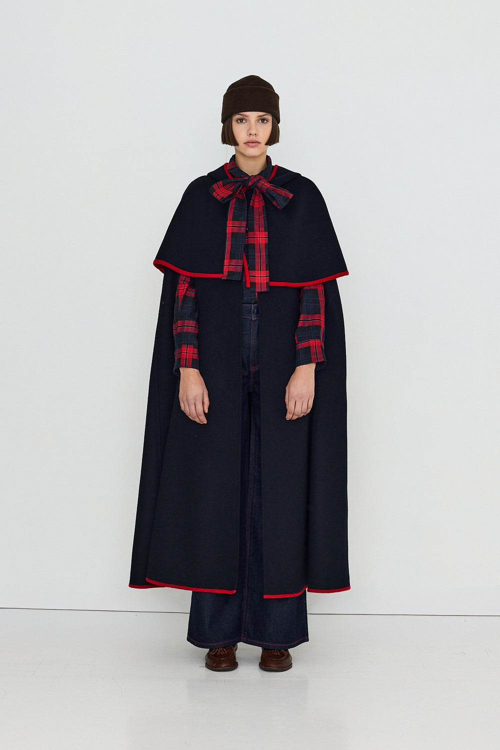 HOODED CAPE WITH CONTRAST BINDING
