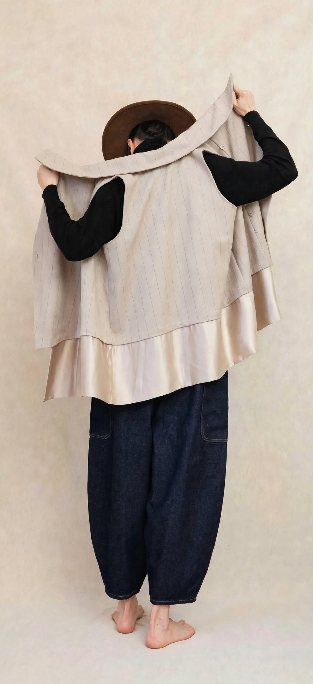 GILET GESSATO CON ORLO IN RASO