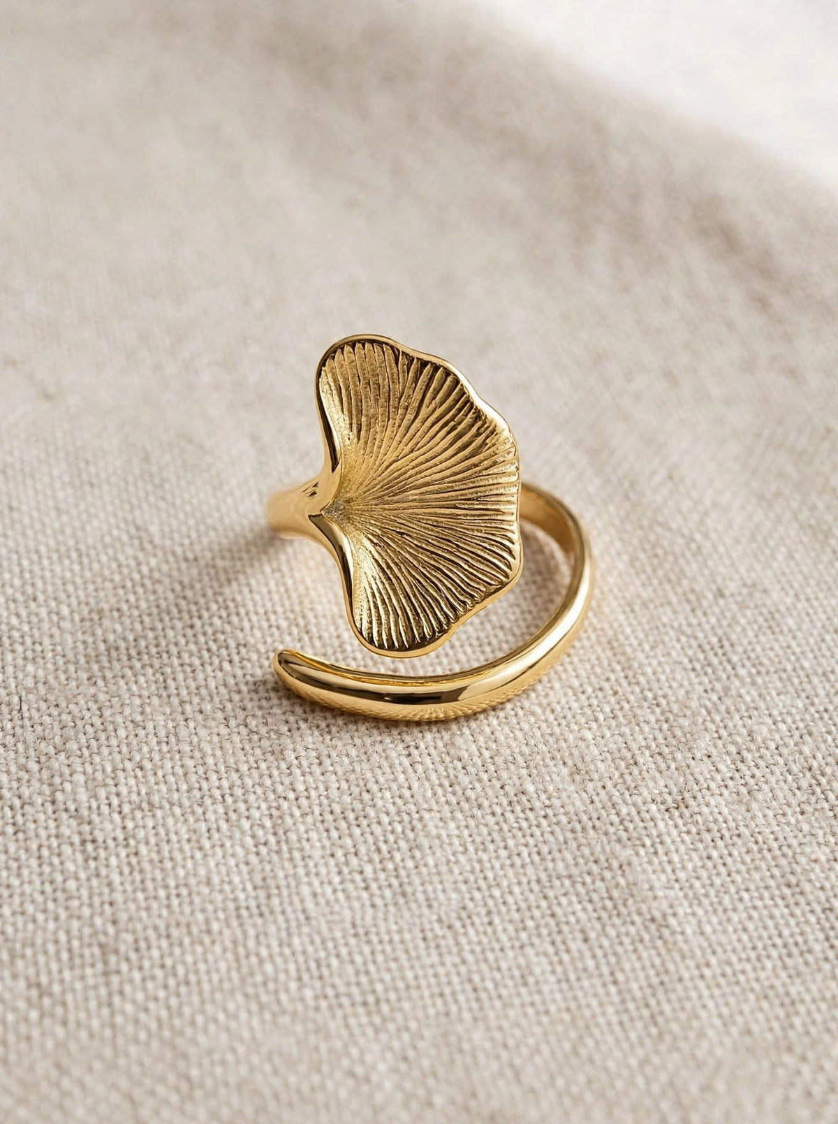 Anello Ginkgo - Foglia Dorata Regolabile