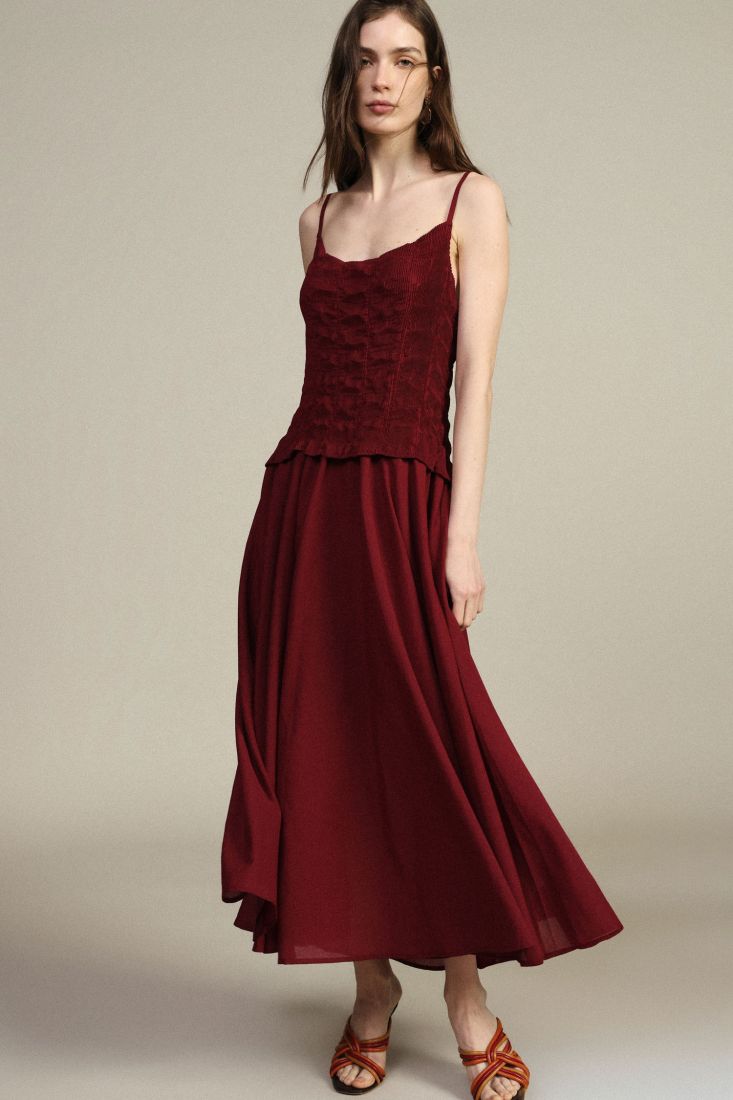 Vestito lungo con corpetto arricciato e spalline sottili