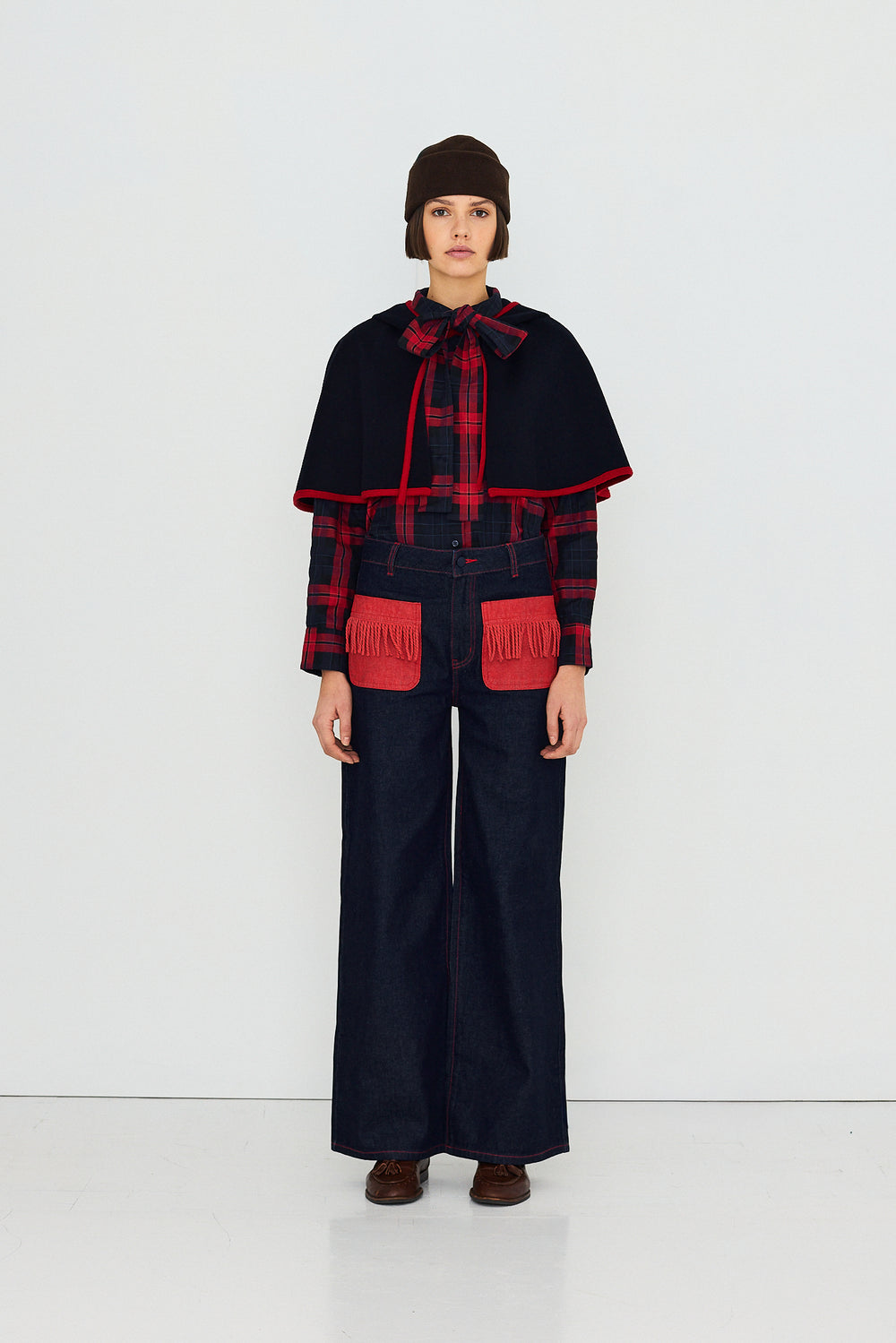 HOODED CAPE WITH CONTRAST BINDING