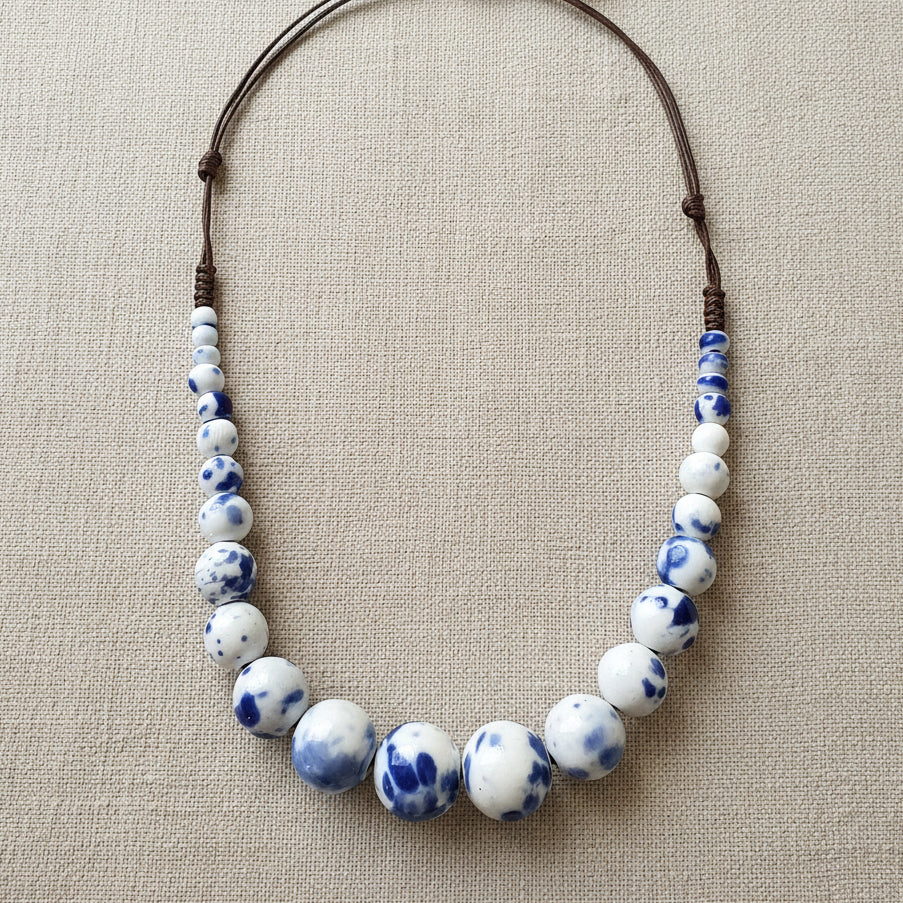 Collana " Terry "  in ceramica bianca blu