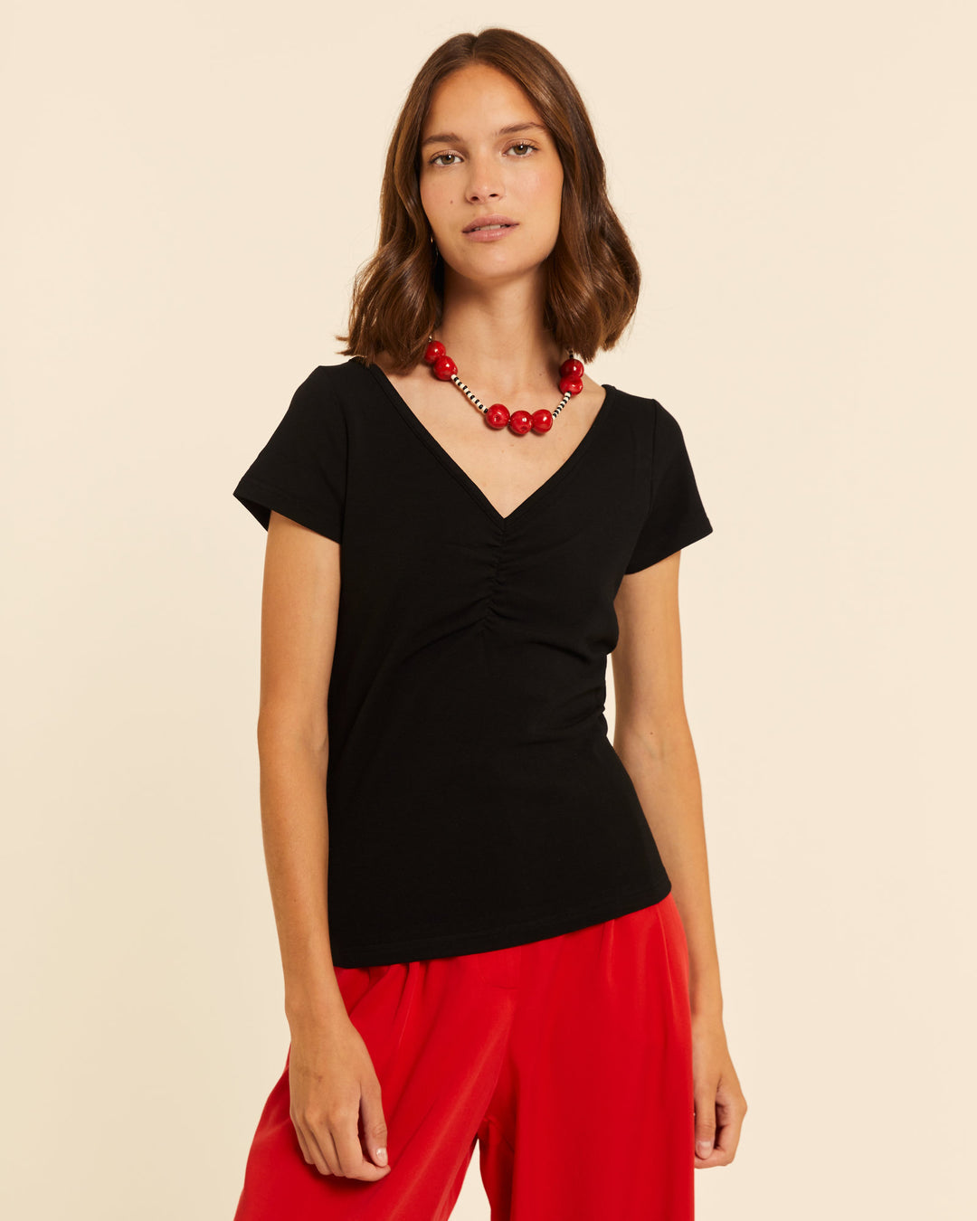 Top nero scollo V