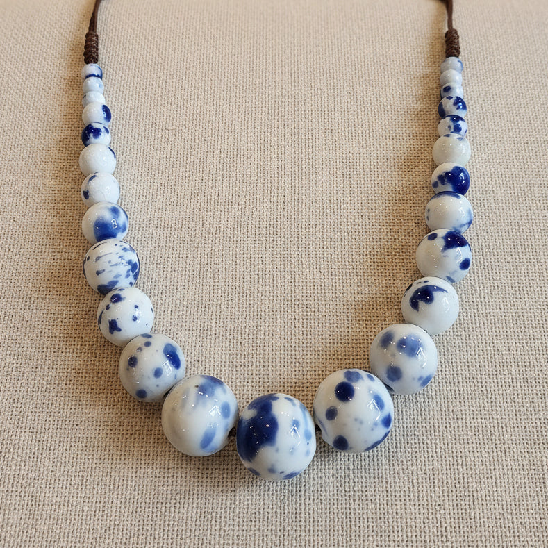 Collana " Terry "  in ceramica bianca blu