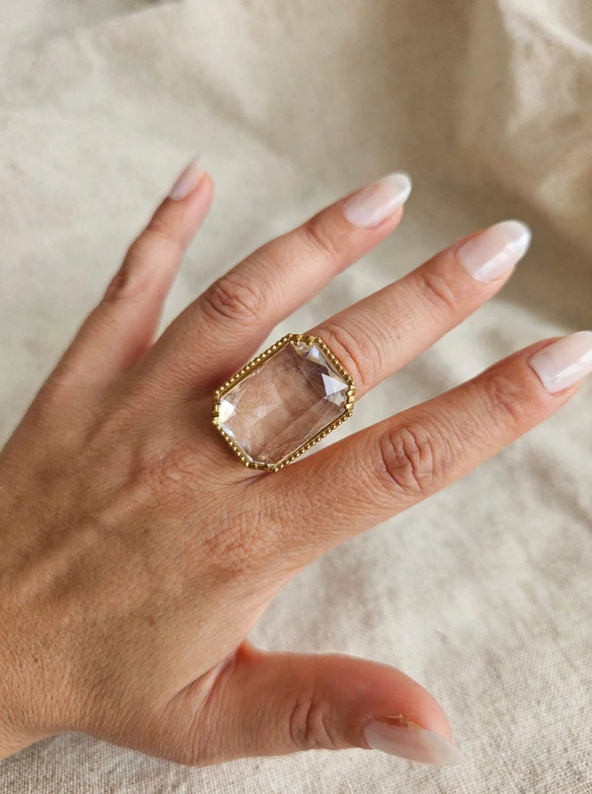 Anello AURA - Cristallo Ottagonale Regolabile in Ottone Dorato