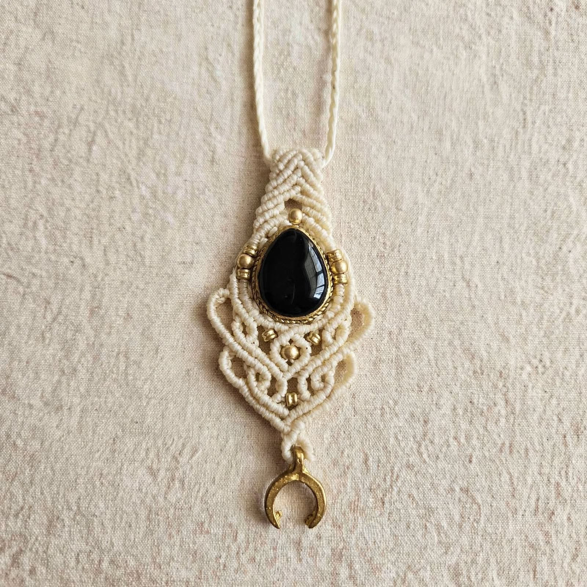 Choker Macramè Luna Nera - Collana Boho Pietra Onice Nera Fatta a Mano