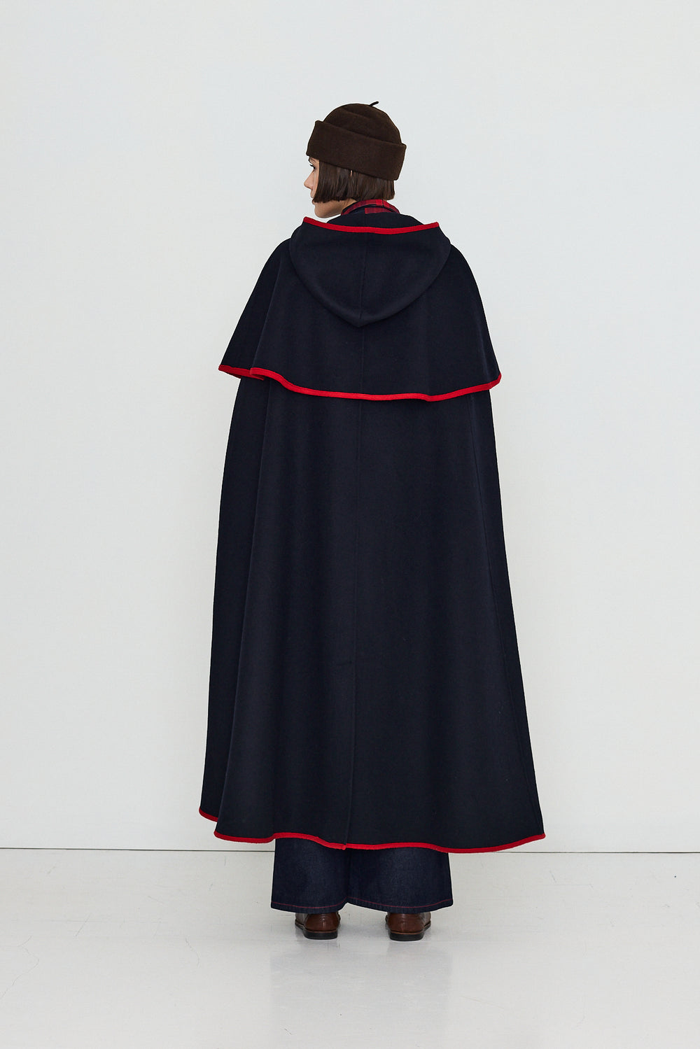 HOODED CAPE WITH CONTRAST BINDING