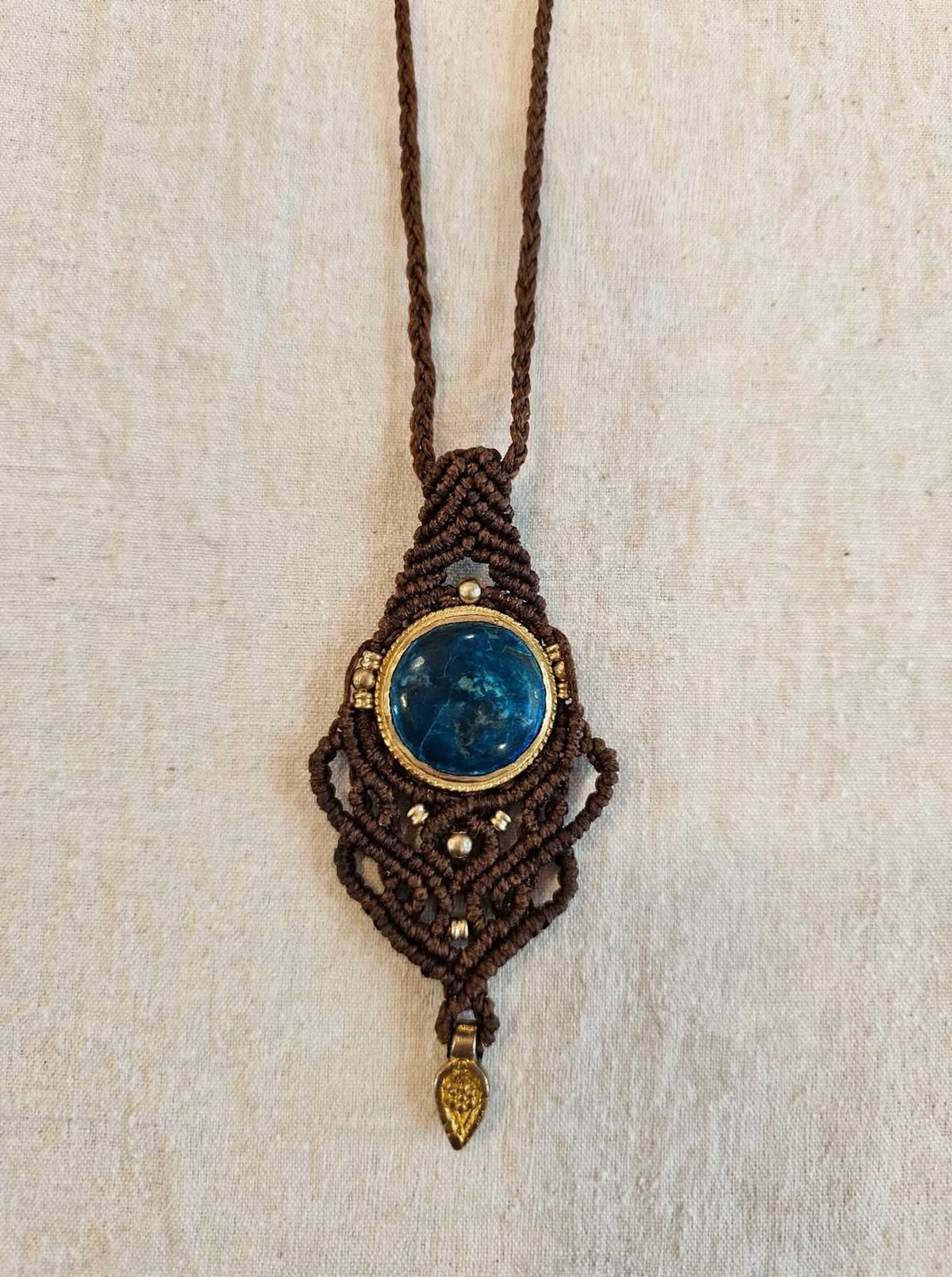 NEELA – Collana Choker Macramè con Apatite Blu
