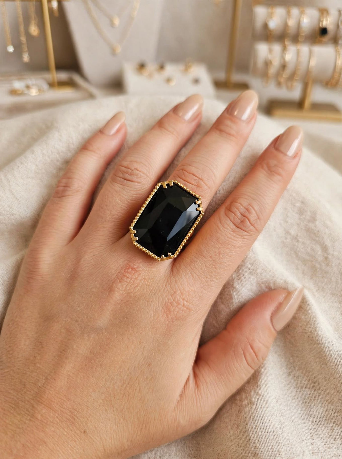 Anello regina Nera