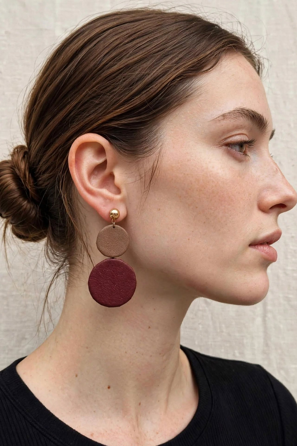 AUTUNNO  – Orecchini pendenti lunghi 9 cm in eco pelle e ottone dorato –