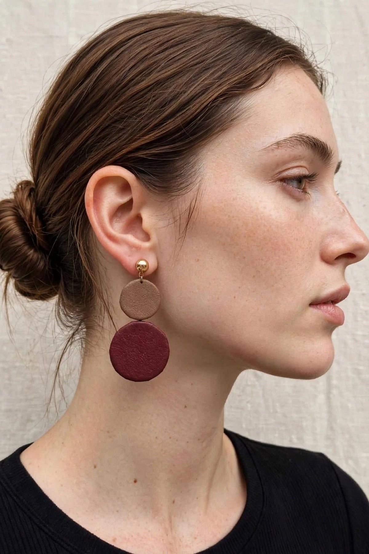 AUTUNNO  – Orecchini pendenti lunghi 9 cm in eco pelle e ottone dorato –