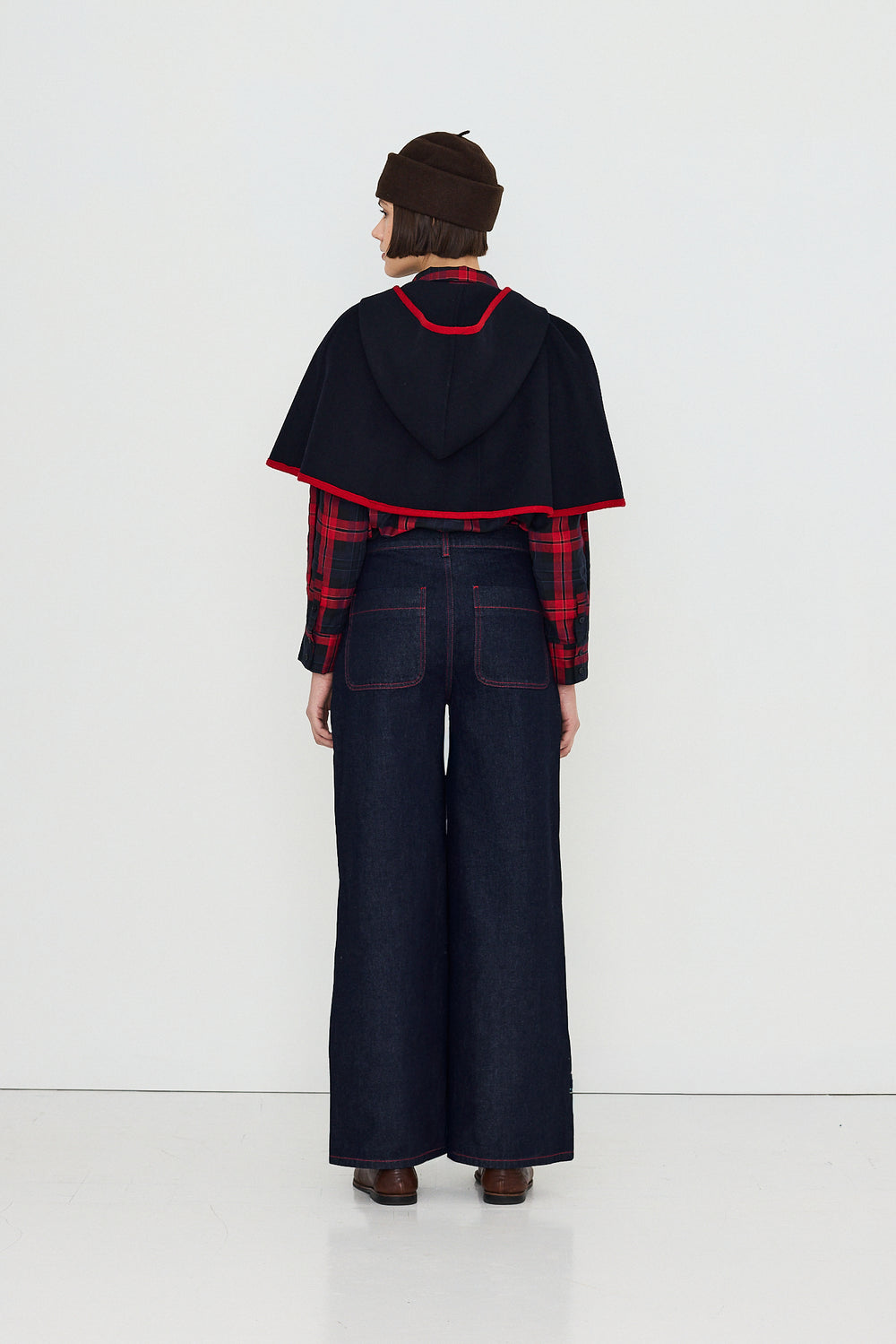 HOODED CAPE WITH CONTRAST BINDING