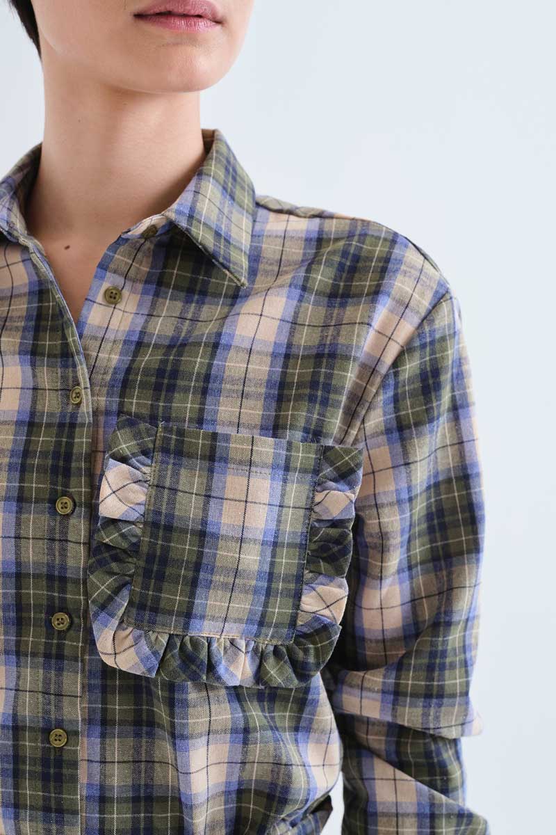 Camicia 100% cotone con stampa a quadri verdi.