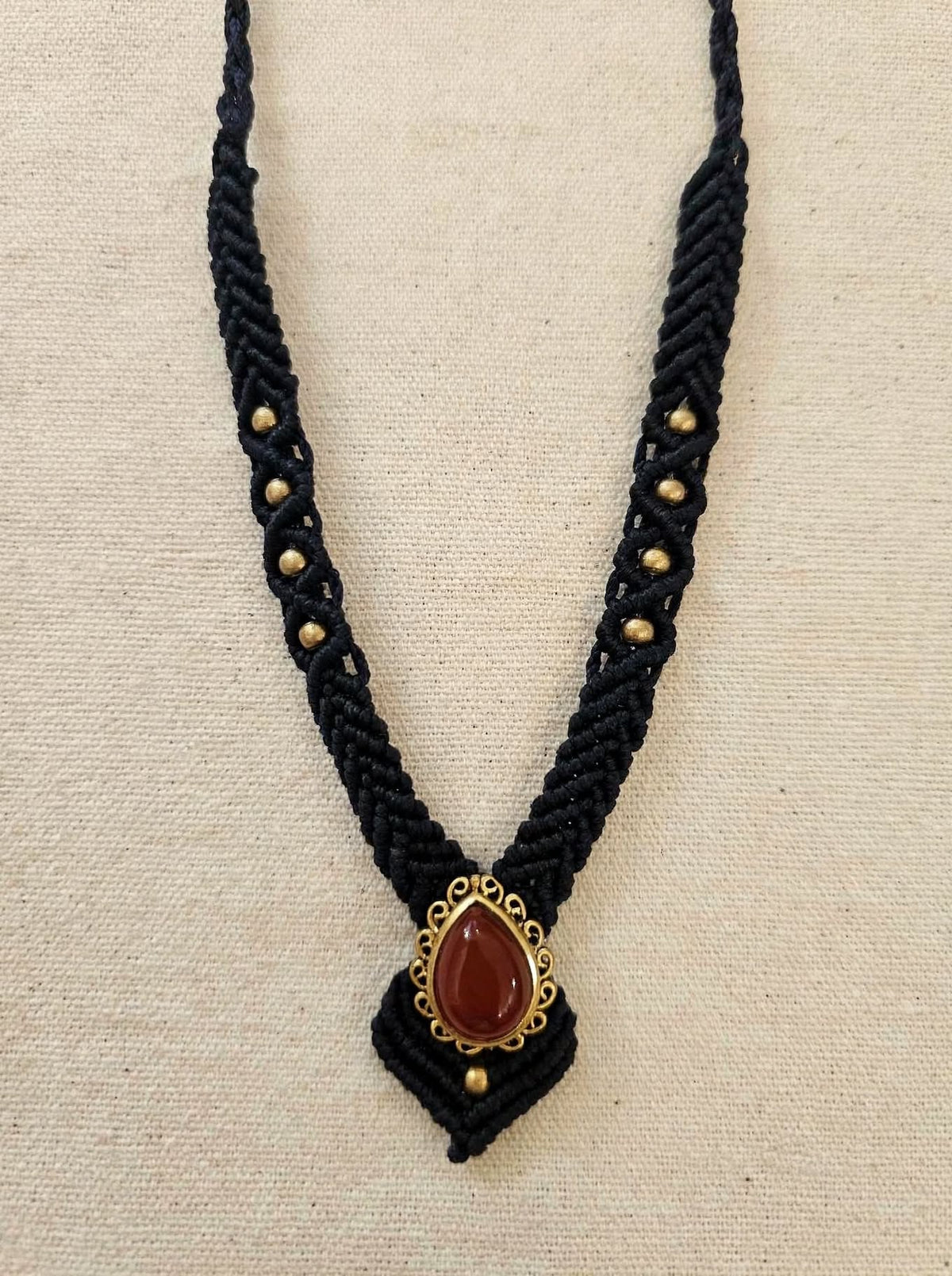 KALI DROP - Choker Macramè Nero e Corniola Rossa