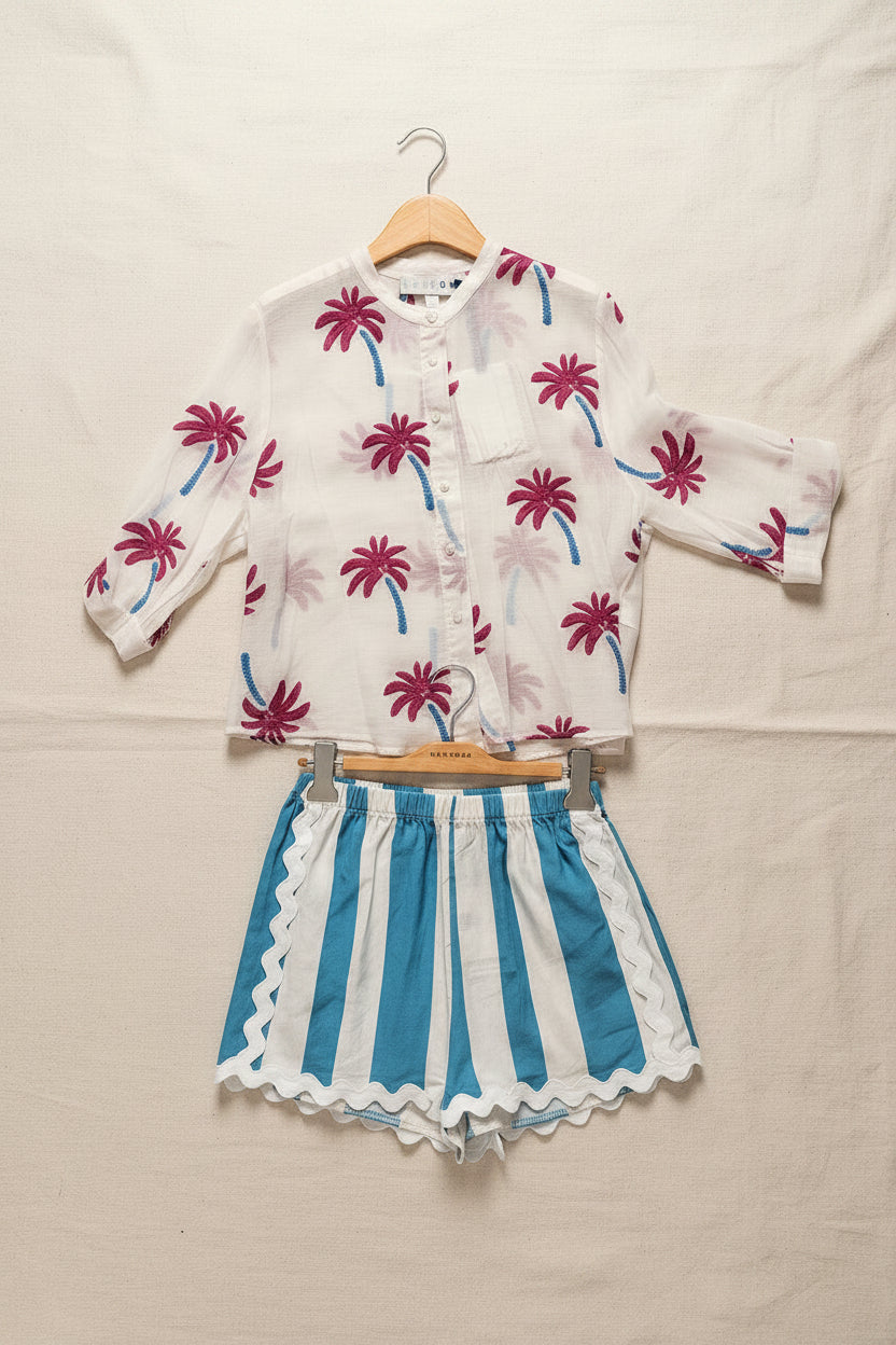 Shorts a righe con passamaneria
