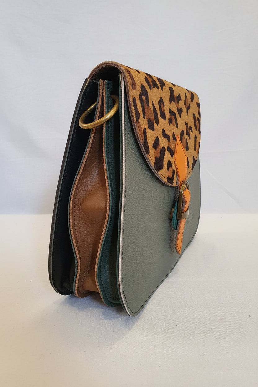 Borsa mezza luna gheo verde salvia fibia arancio