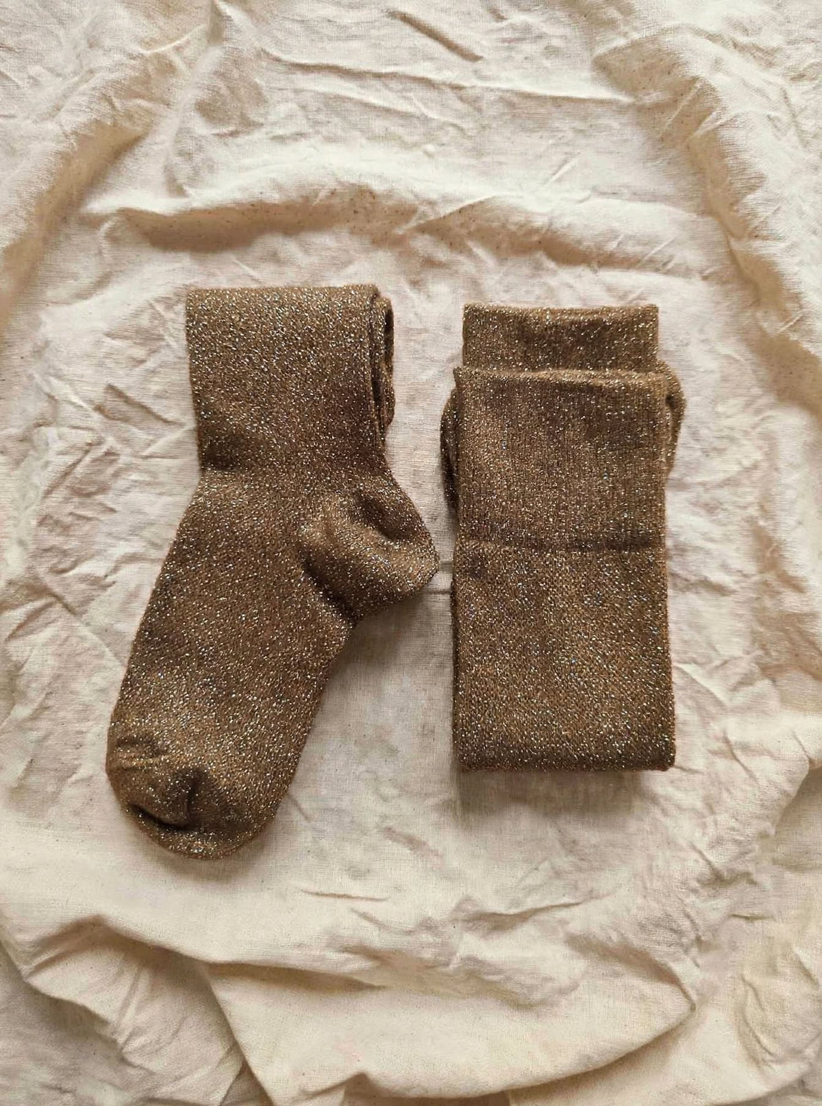 Sophie Chaussettes hautes énergisantes Lévity en coton brillantes  - bronzo oro taupe