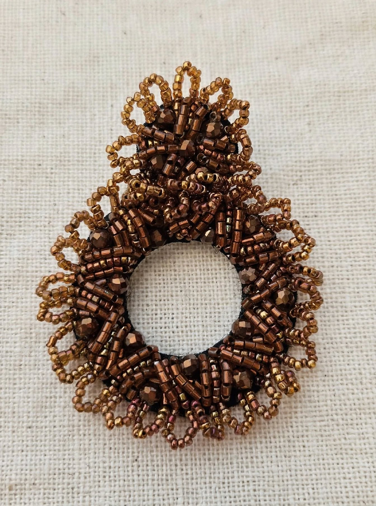 BRONZO - Orecchini Statement Cerchio Ricamato Bronzo Marrone