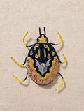 SCARABEO BLU - Spilla ricamata a mano in India