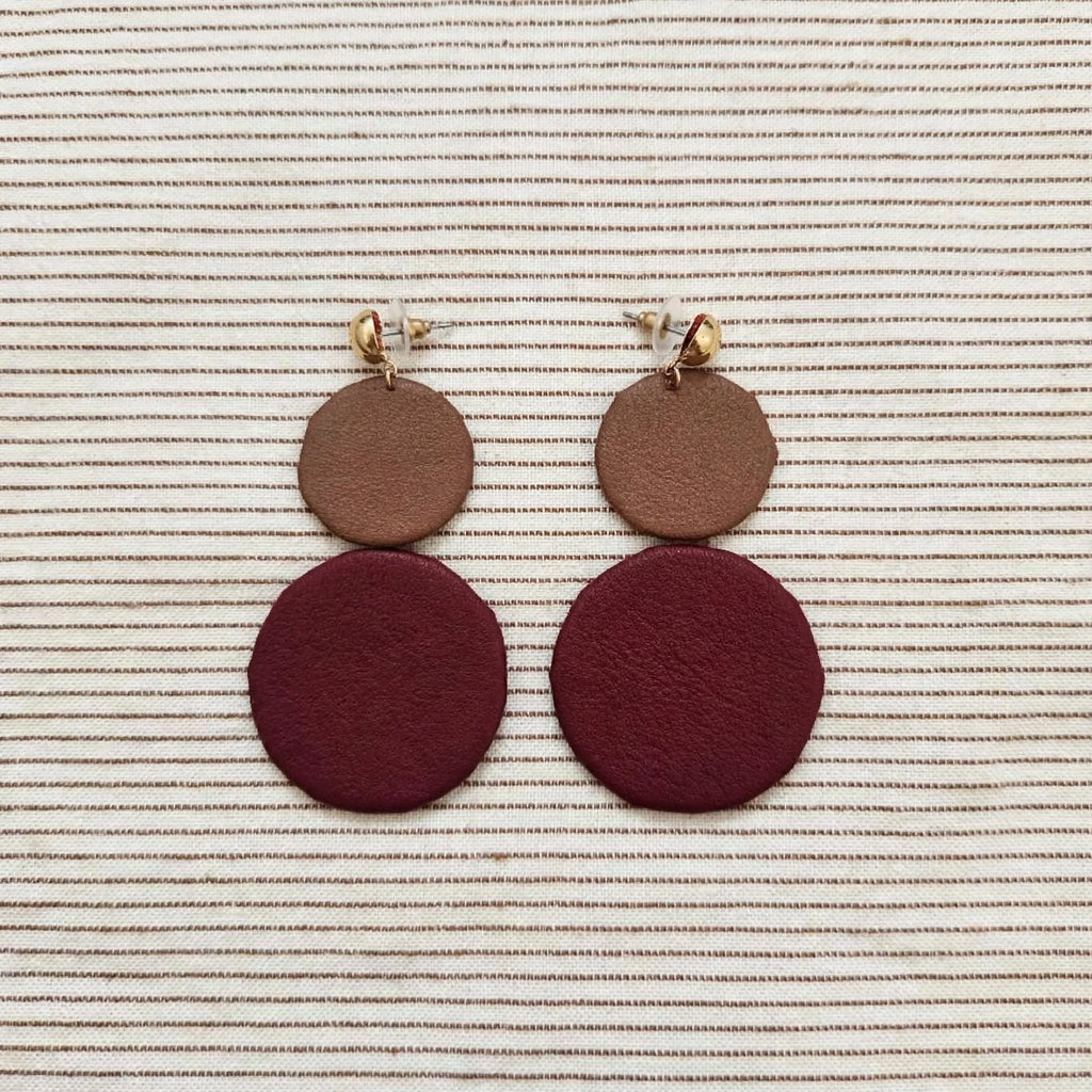 AUTUNNO  – Orecchini pendenti lunghi 9 cm in eco pelle e ottone dorato –