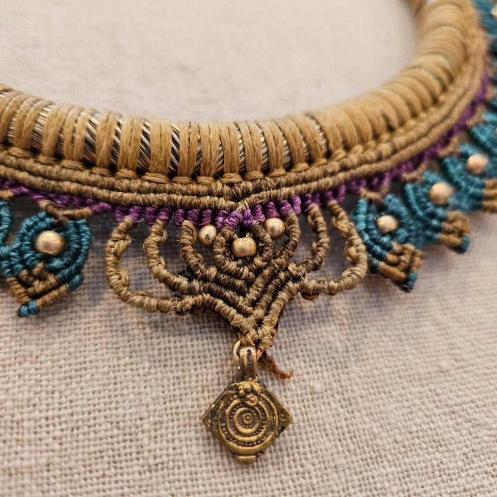 THALASSA
Torc choker in macramè turchese